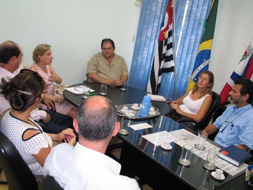 Moradores da Praia Azul reunidos com o presidente da Câmara Municipal de Americana